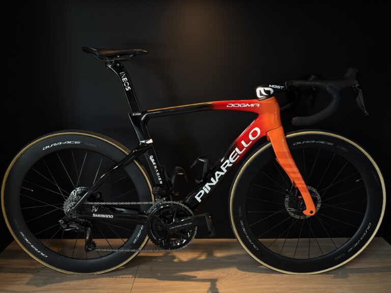 Découvrez ce vélo de légende, utilisé par une équipe pro du Tour de France, prêt pour des performances inégalées.